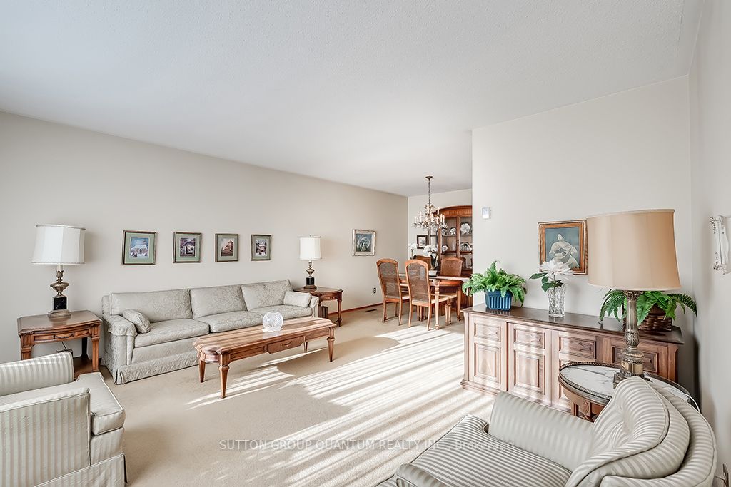 6 Willis Dr