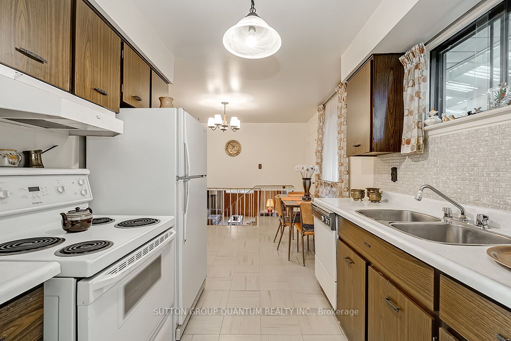 6 Willis Dr