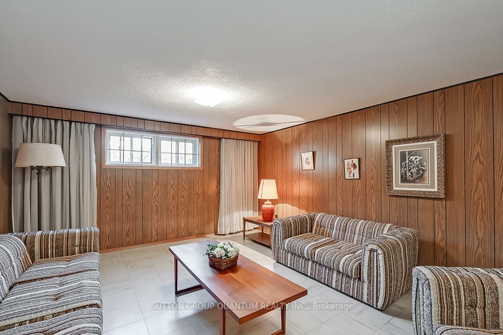 6 Willis Dr