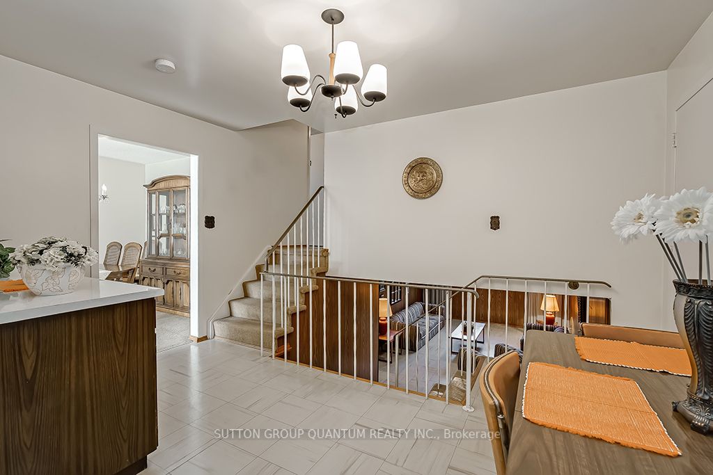 6 Willis Dr