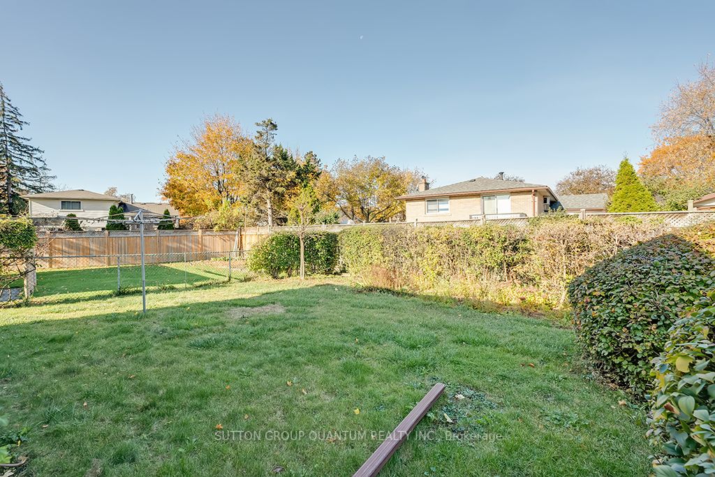 6 Willis Dr