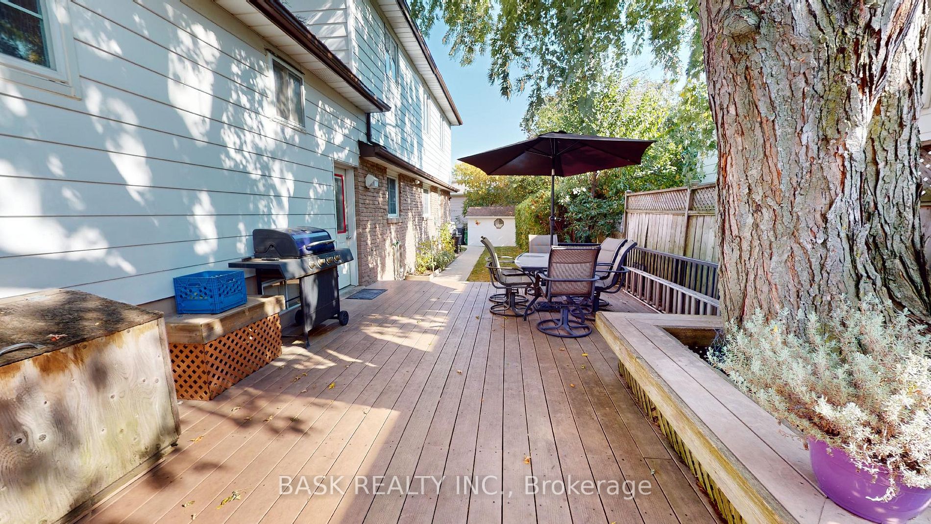1 Geneva Crescent