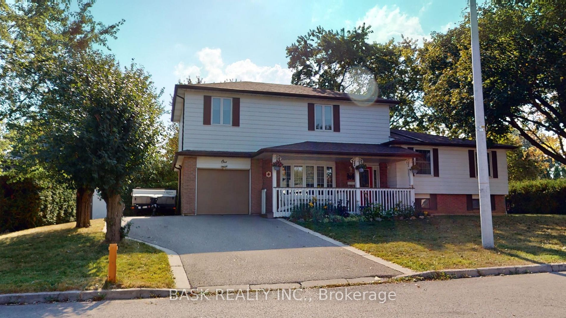 1 Geneva Crescent
