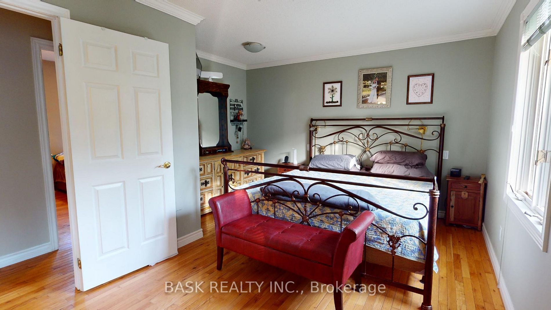 1 Geneva Crescent