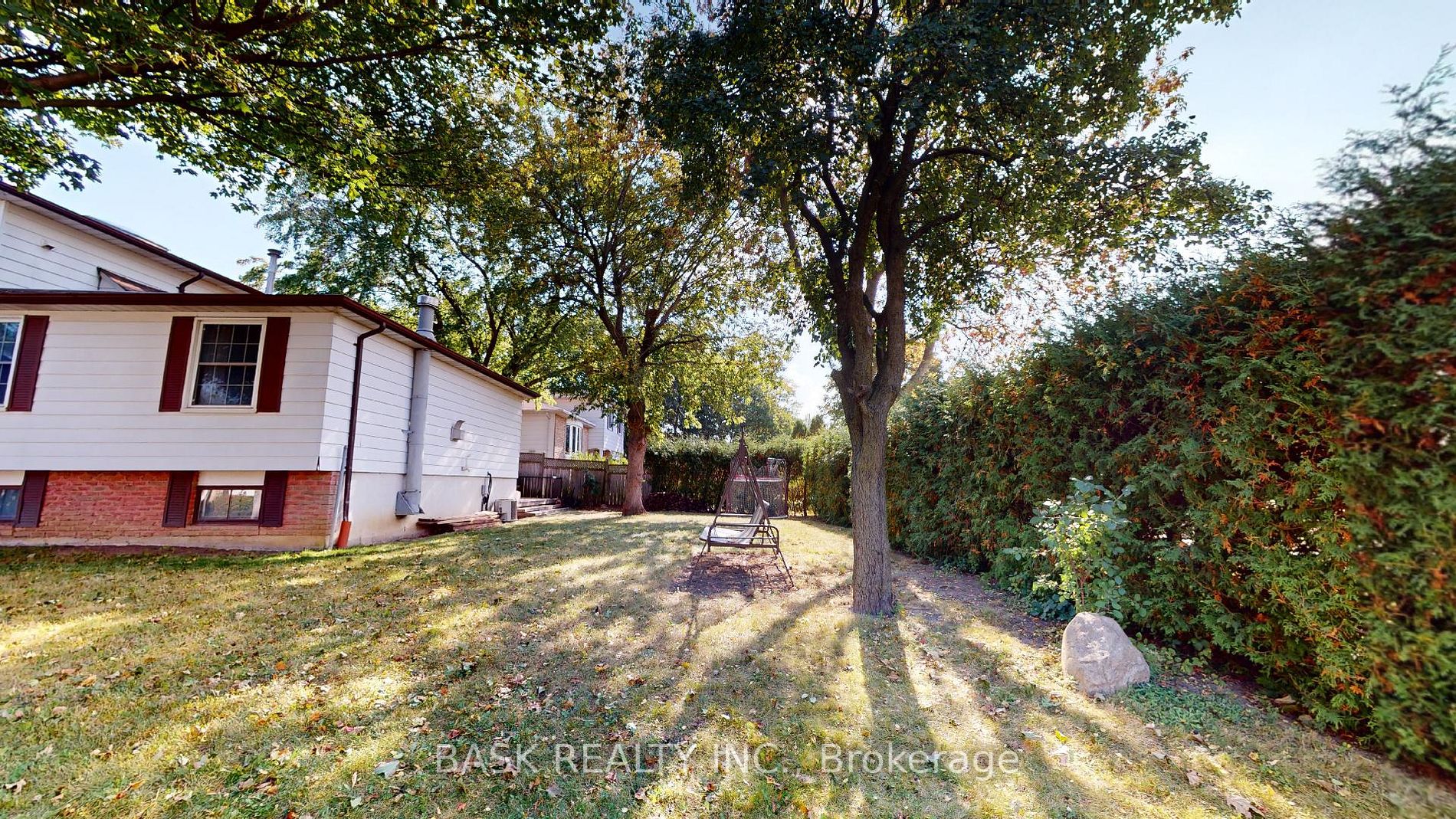 1 Geneva Crescent