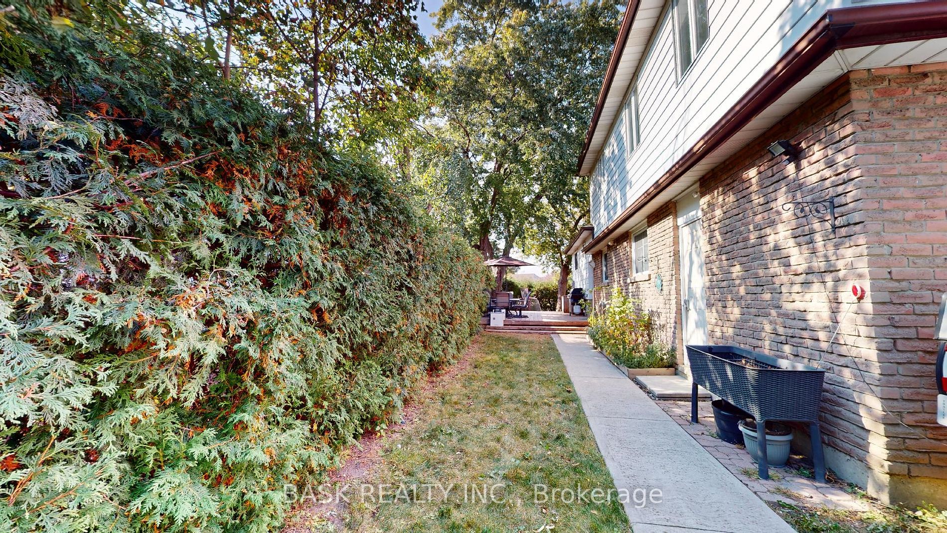 1 Geneva Crescent