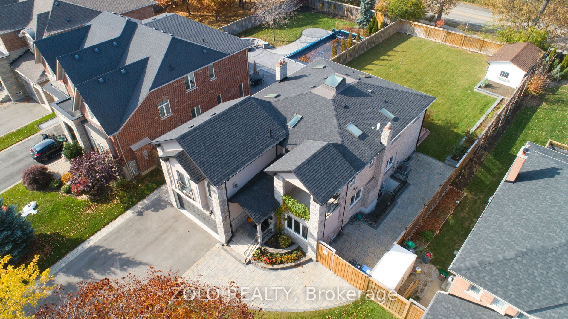 1263 Saginaw Cres