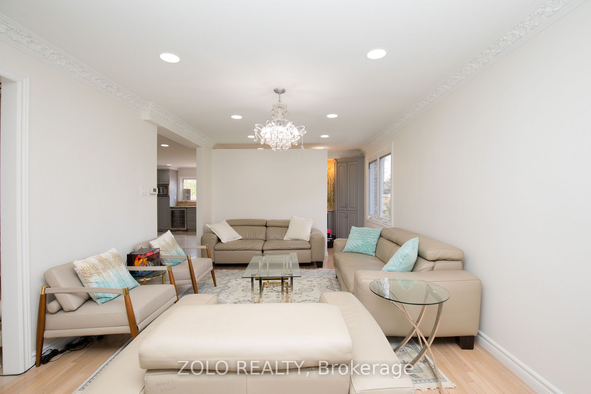 1263 Saginaw Cres