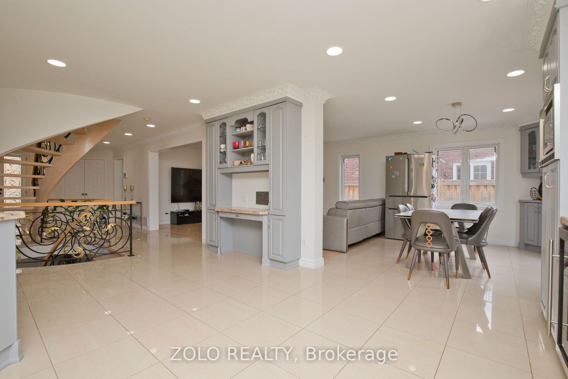 1263 Saginaw Cres