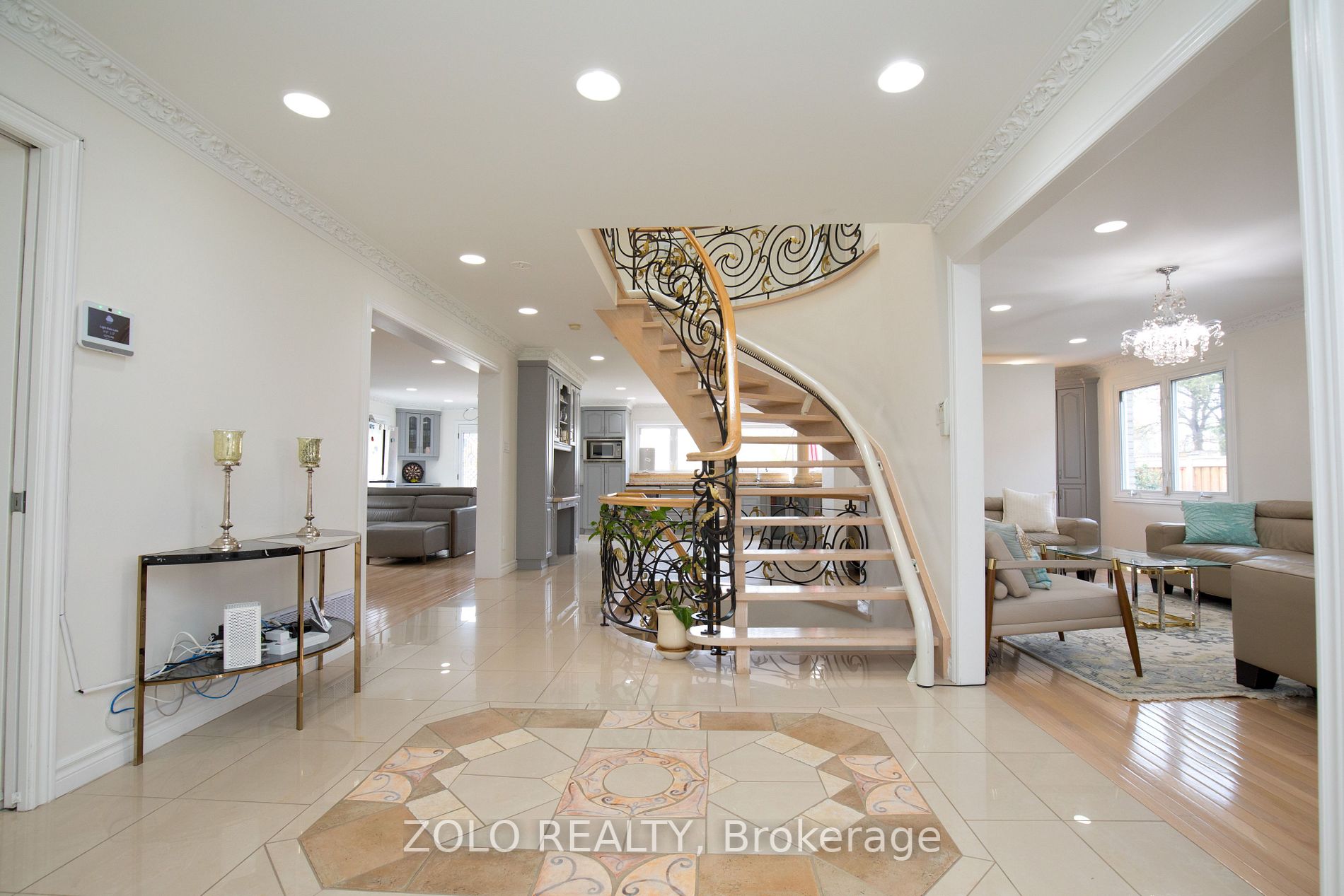 1263 Saginaw Cres