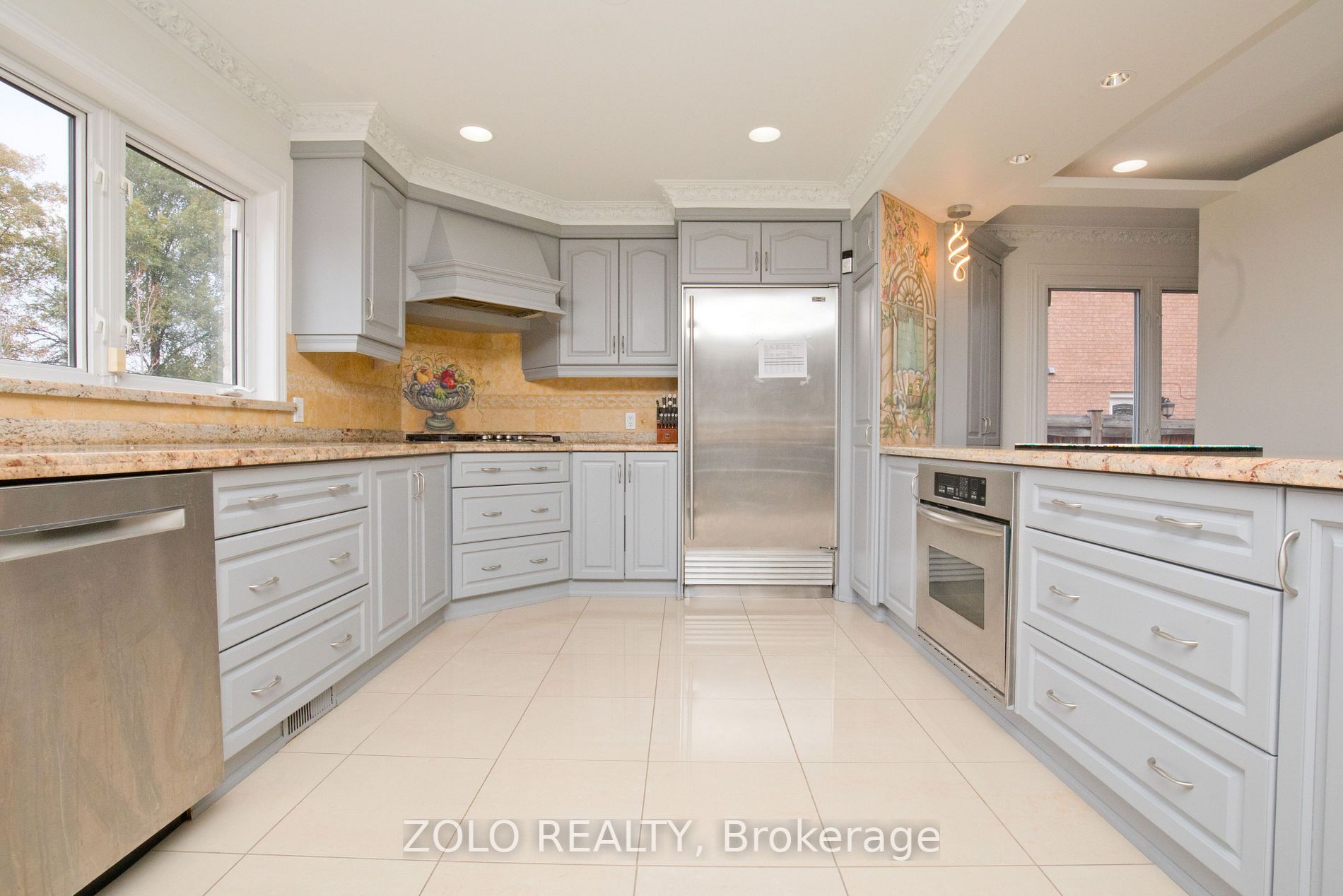 1263 Saginaw Cres