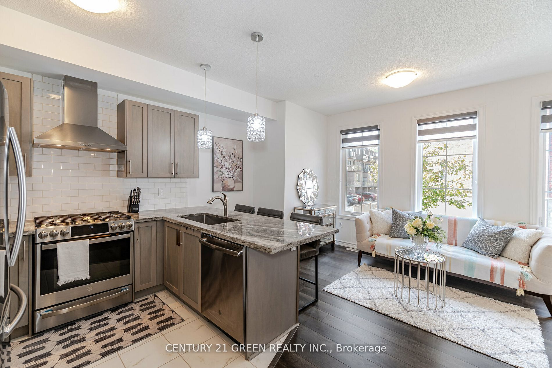 445 Ontario Street S, #132