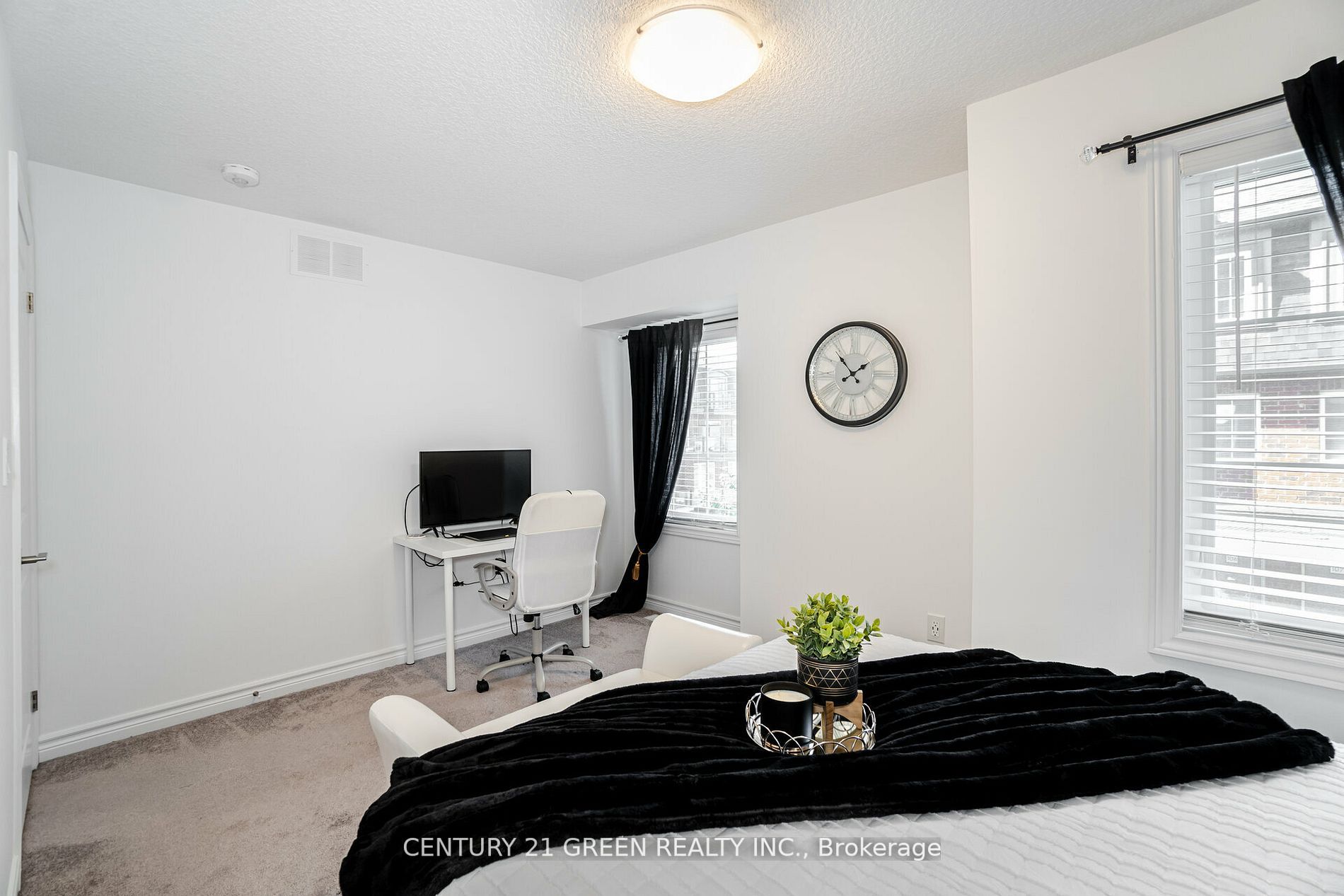 445 Ontario Street S, #132