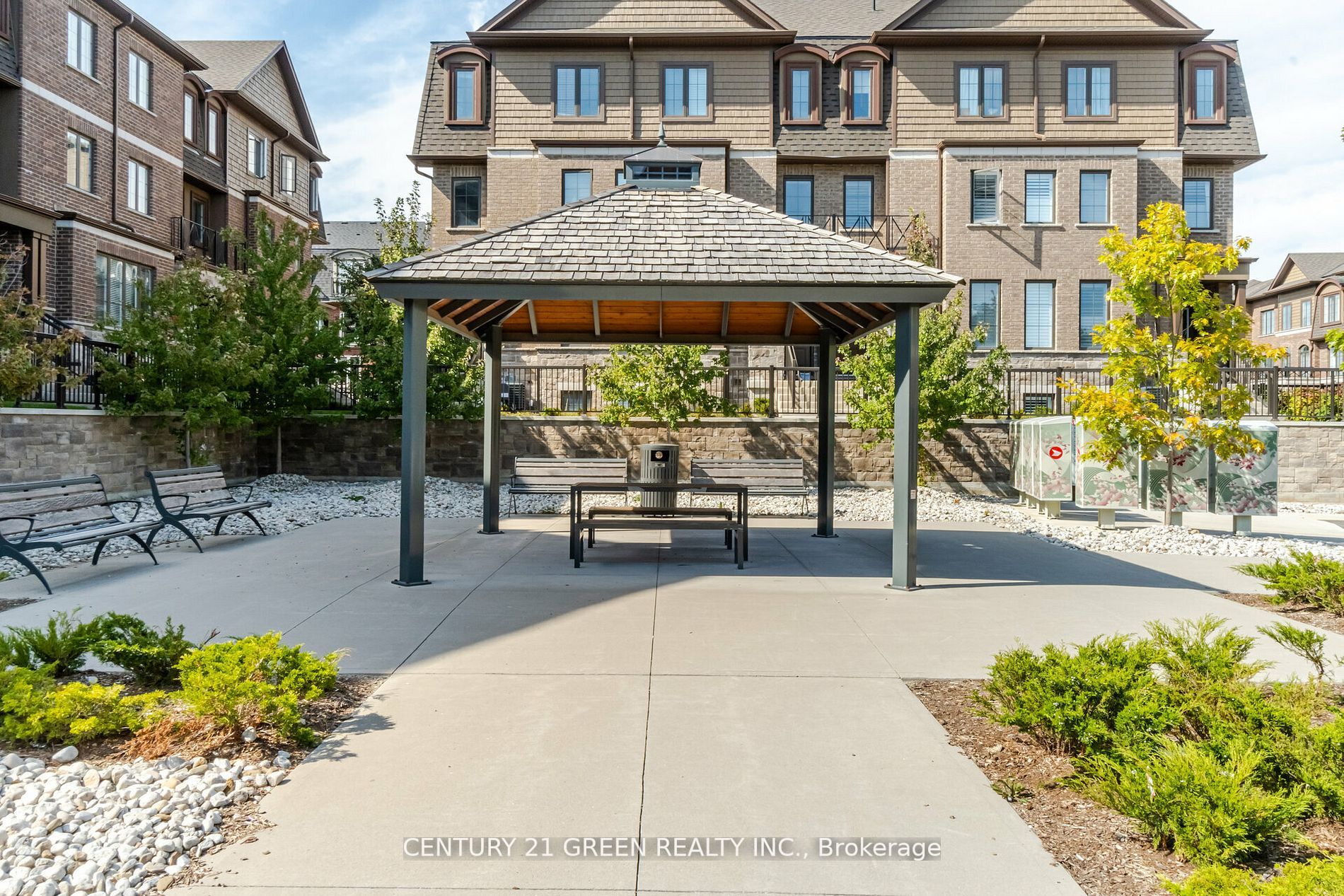 445 Ontario Street S, #132