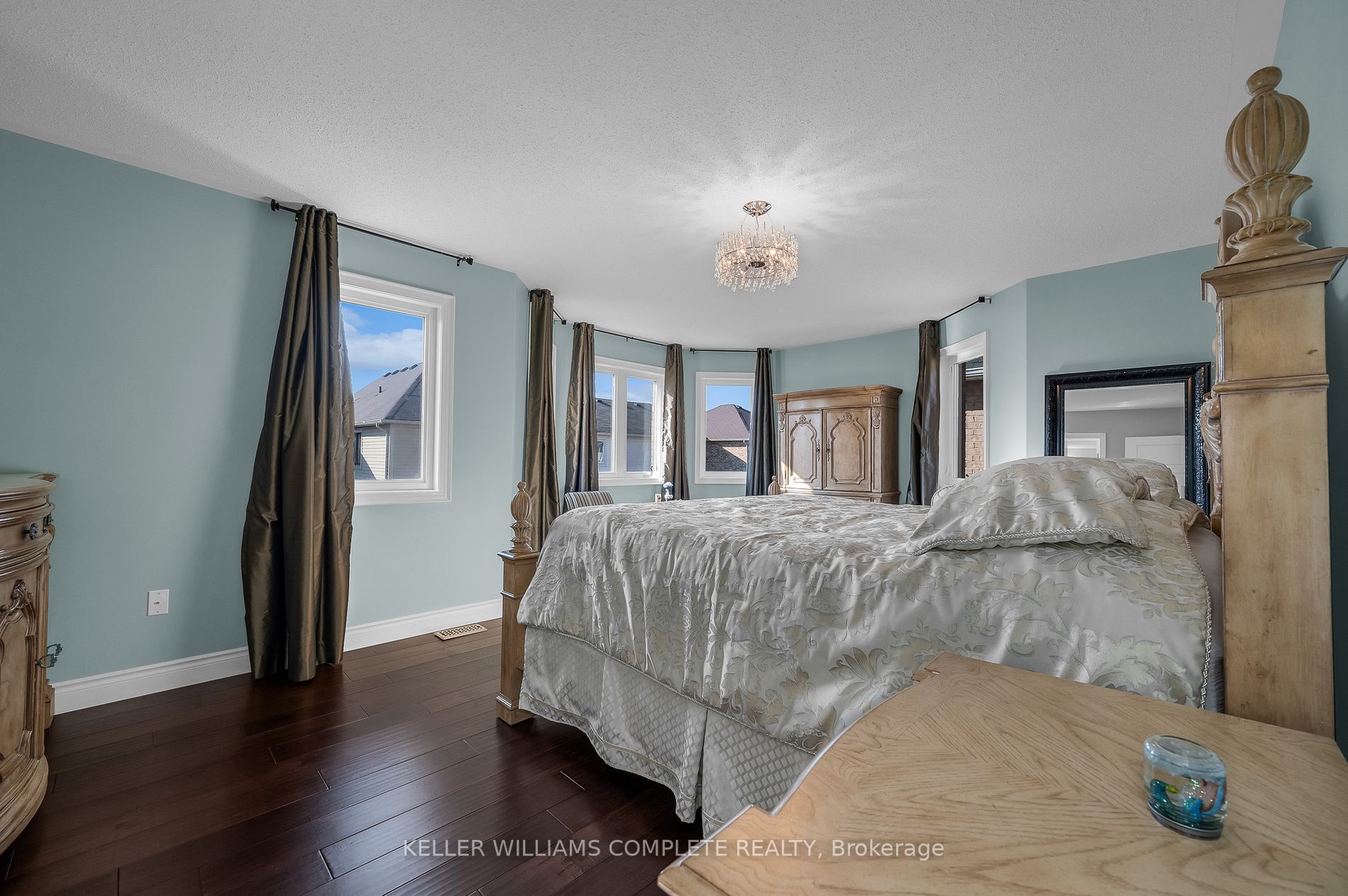 958 Drysdale Cres