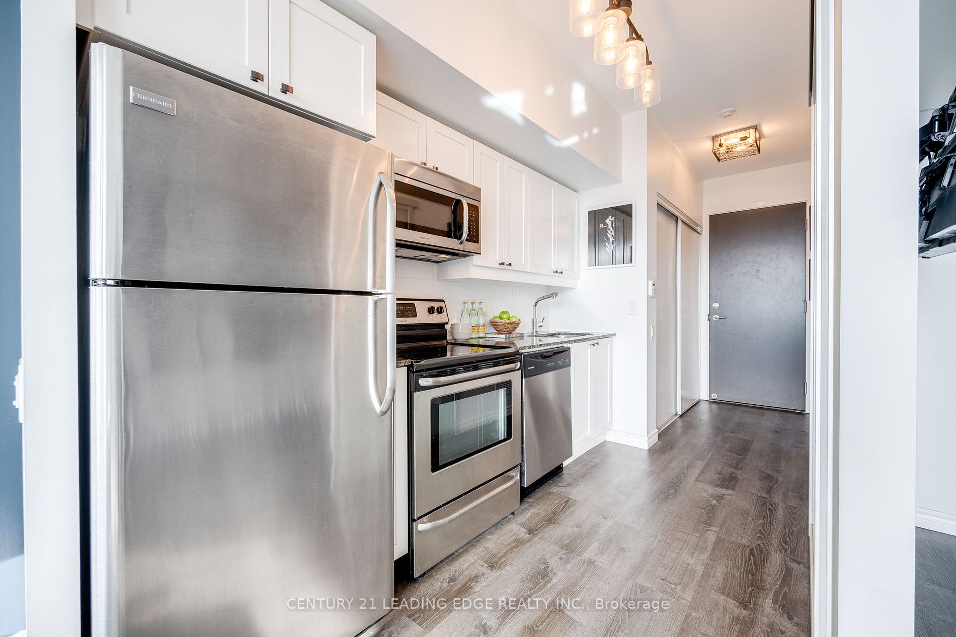 105 The Queensway Ave, #906