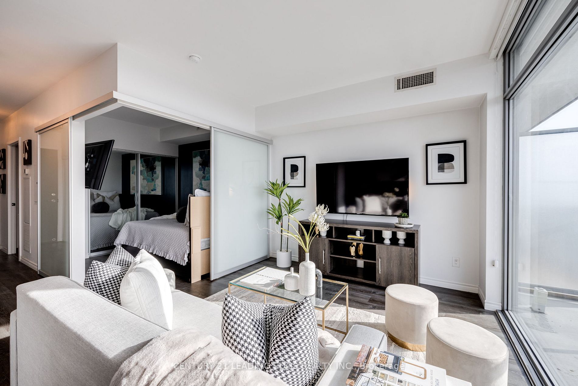 105 The Queensway Ave, #906