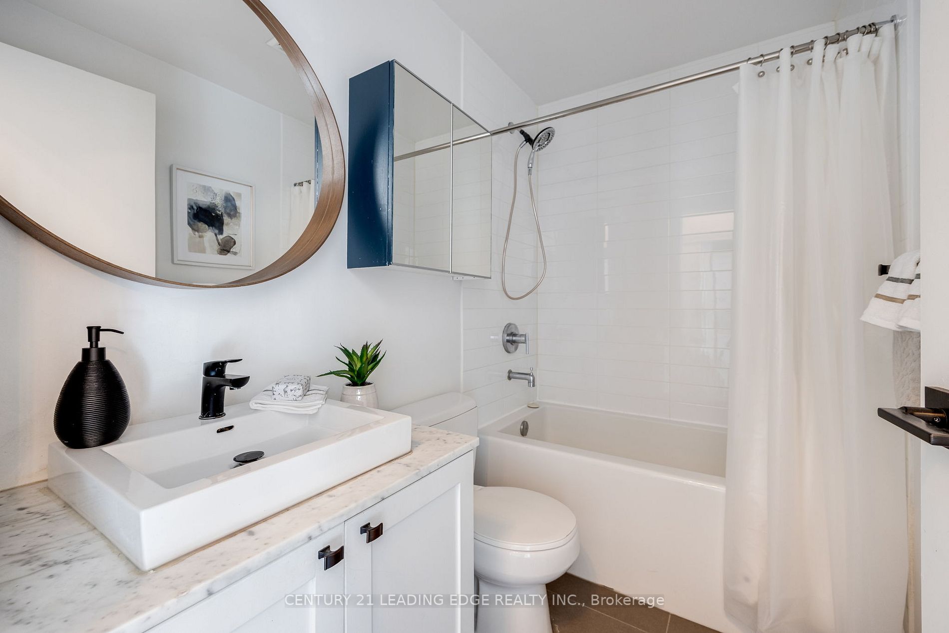 105 The Queensway Ave, #906