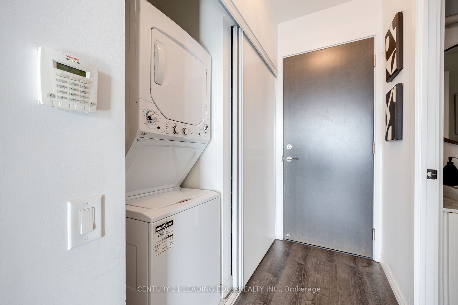 105 The Queensway Ave, #906