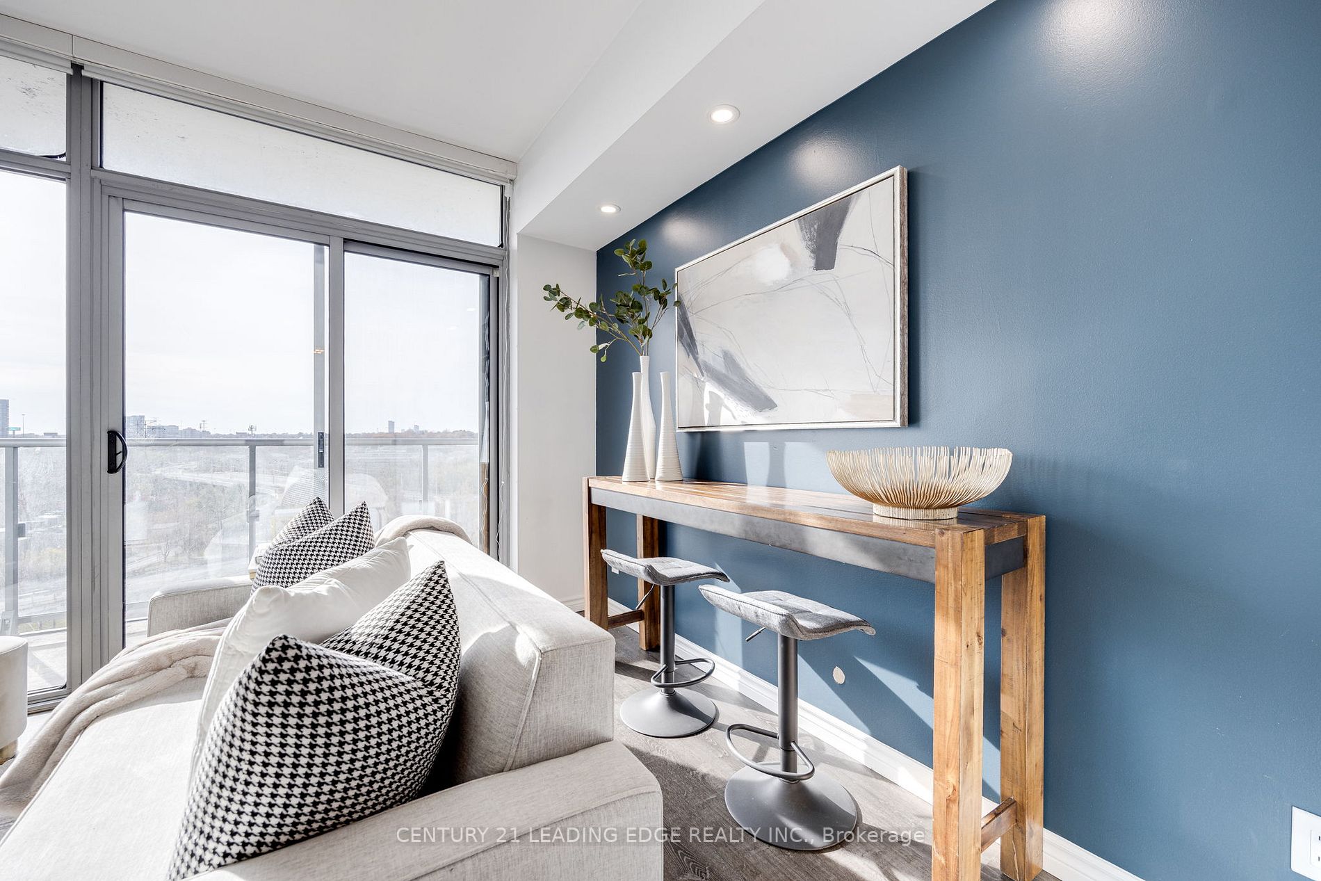 105 The Queensway Ave, #906