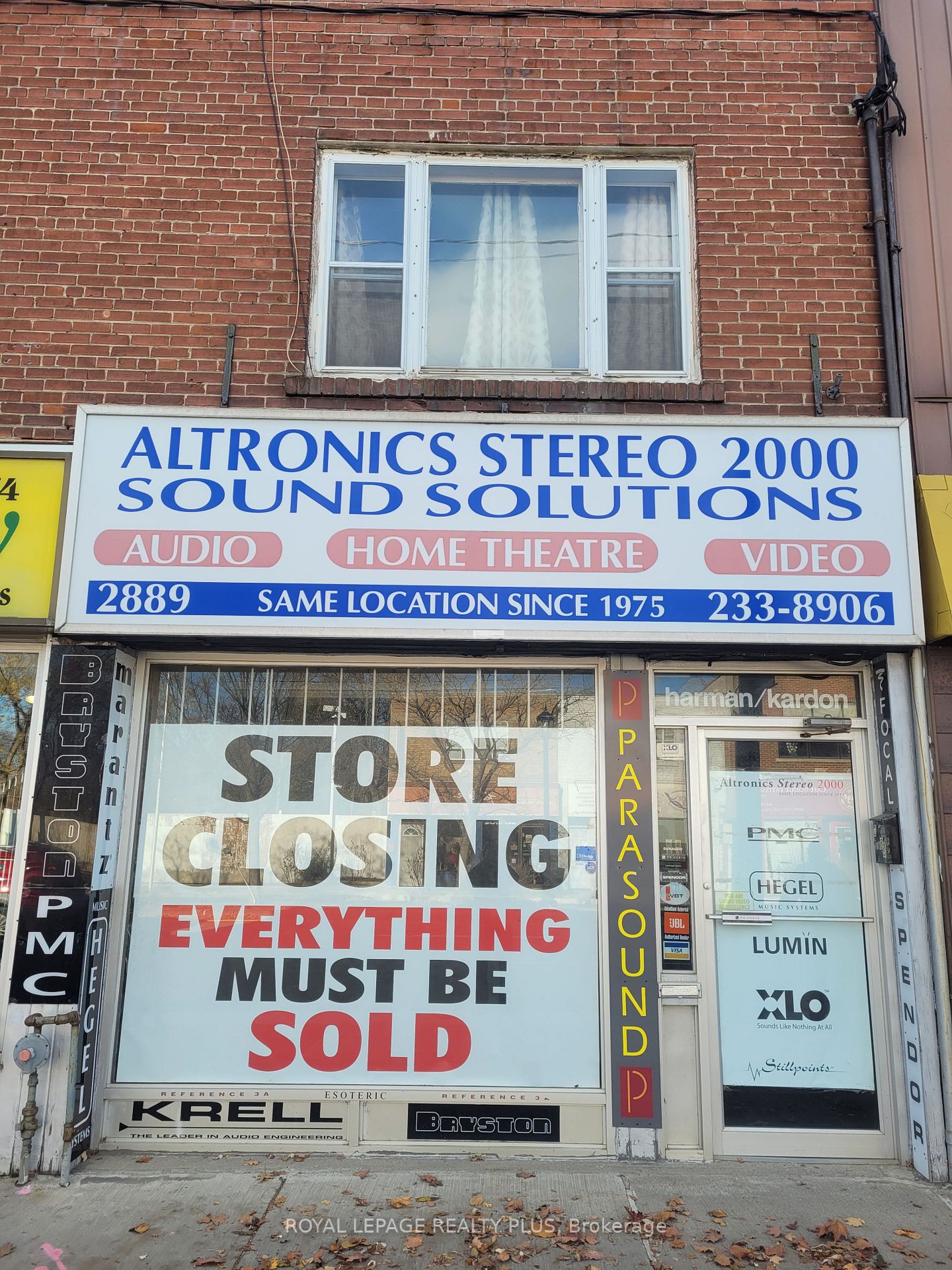 2889 Bloor St W