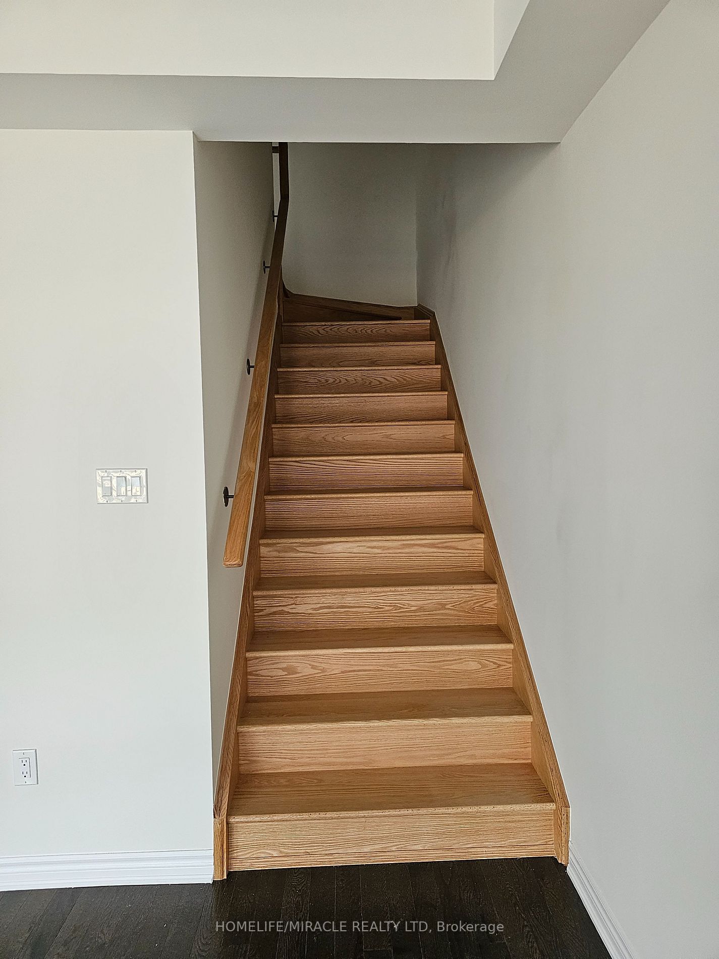 23 Petch Ave, #Upper