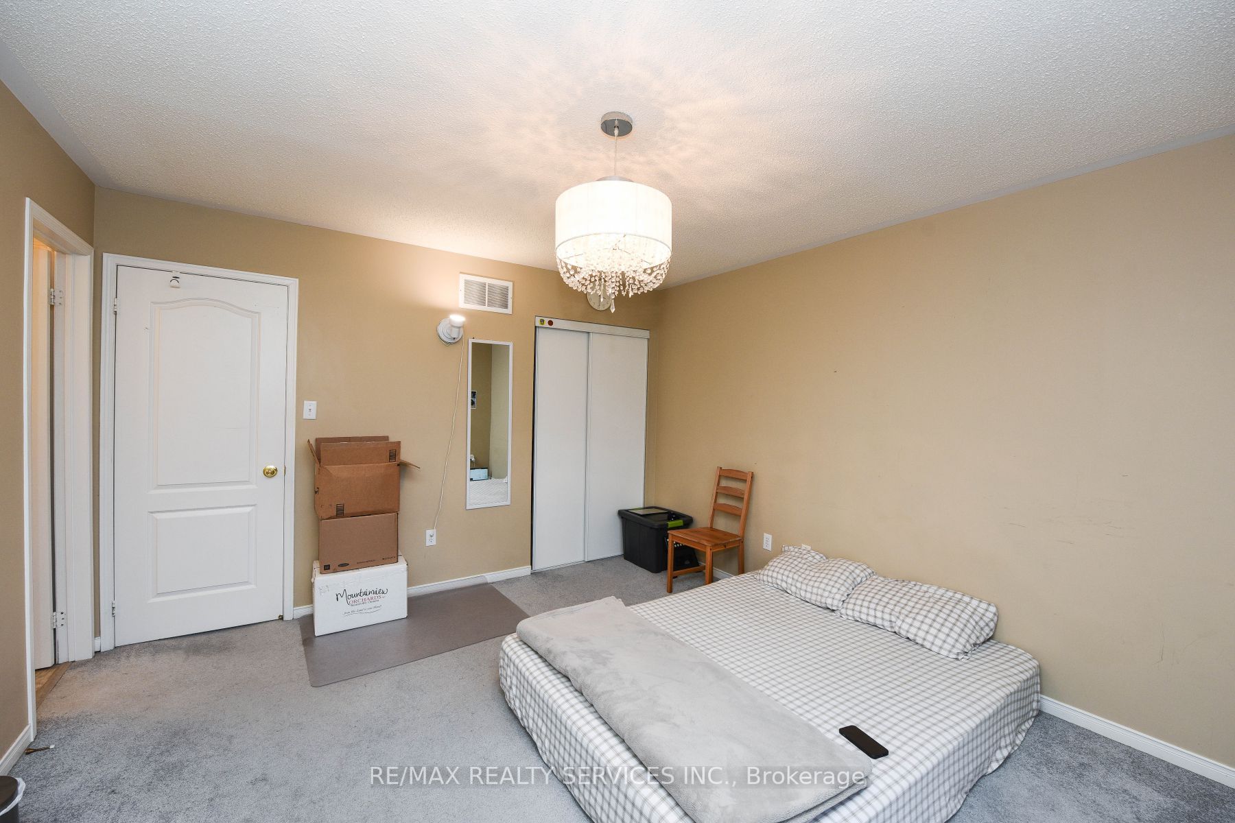 16 Wilmont Crt