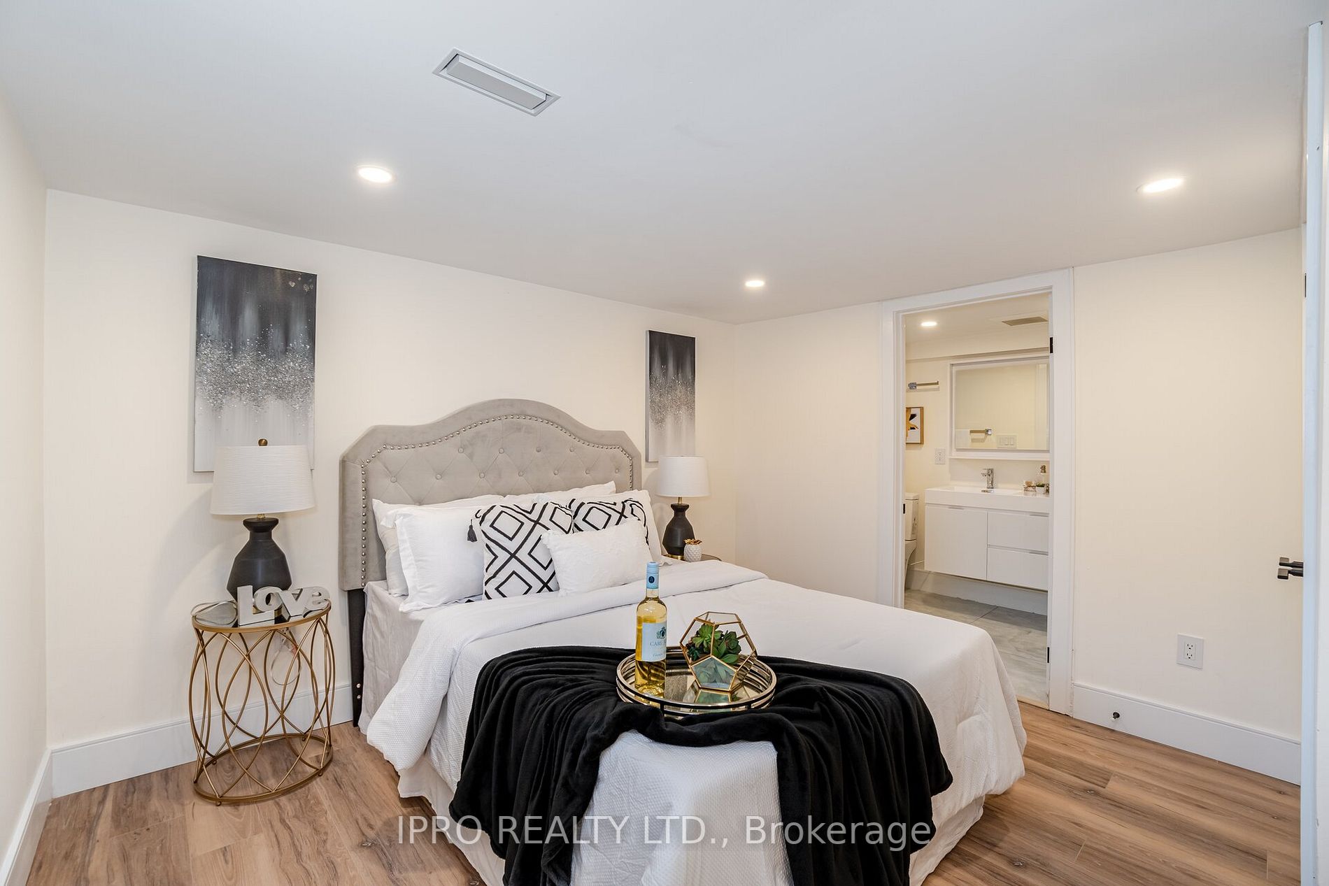 5 Arkley Cres