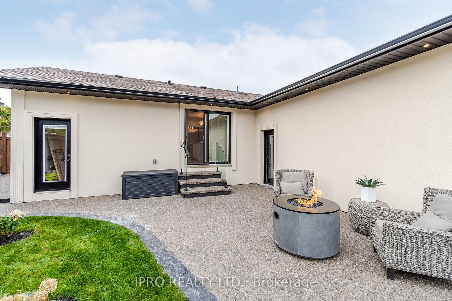 5 Arkley Cres