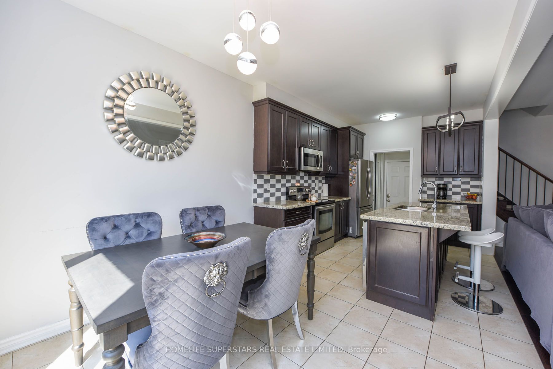 1552 Farmstead Dr