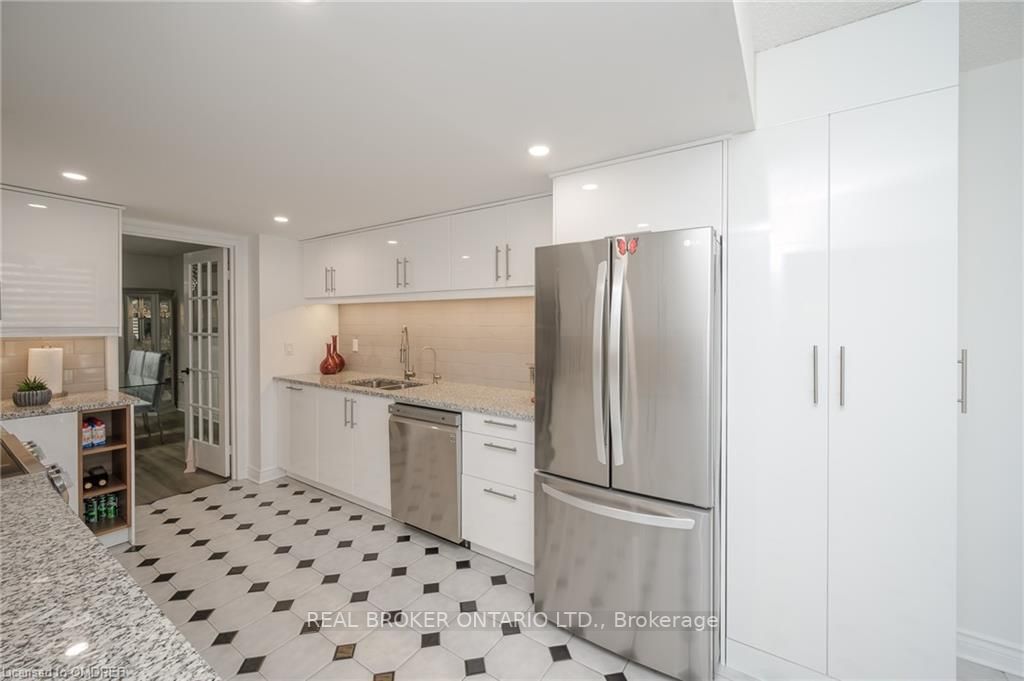 1237 North Shore Blvd E, #301