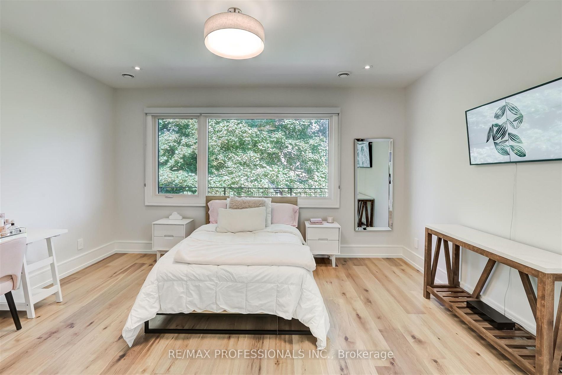 92 Mervyn Ave