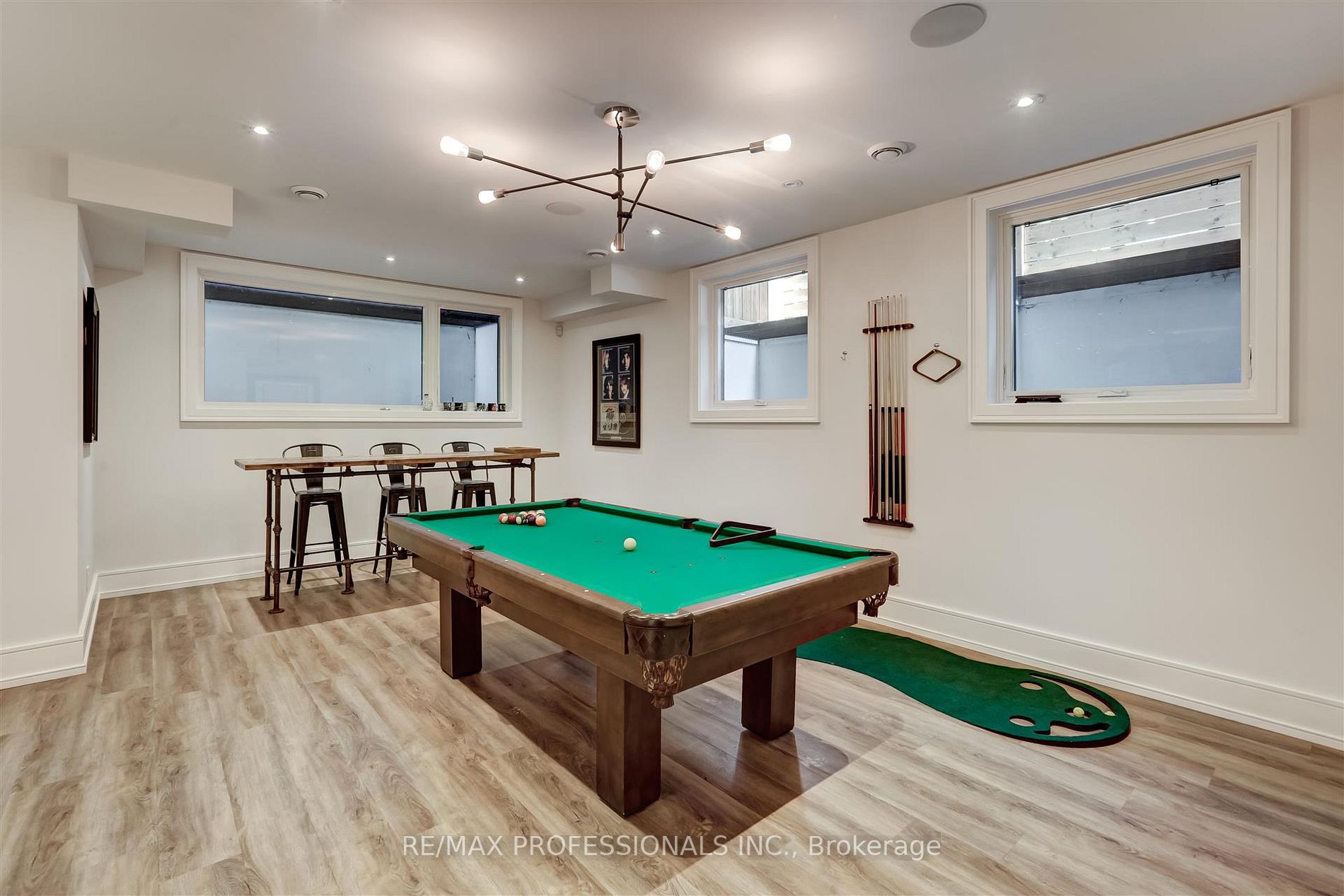 92 Mervyn Ave