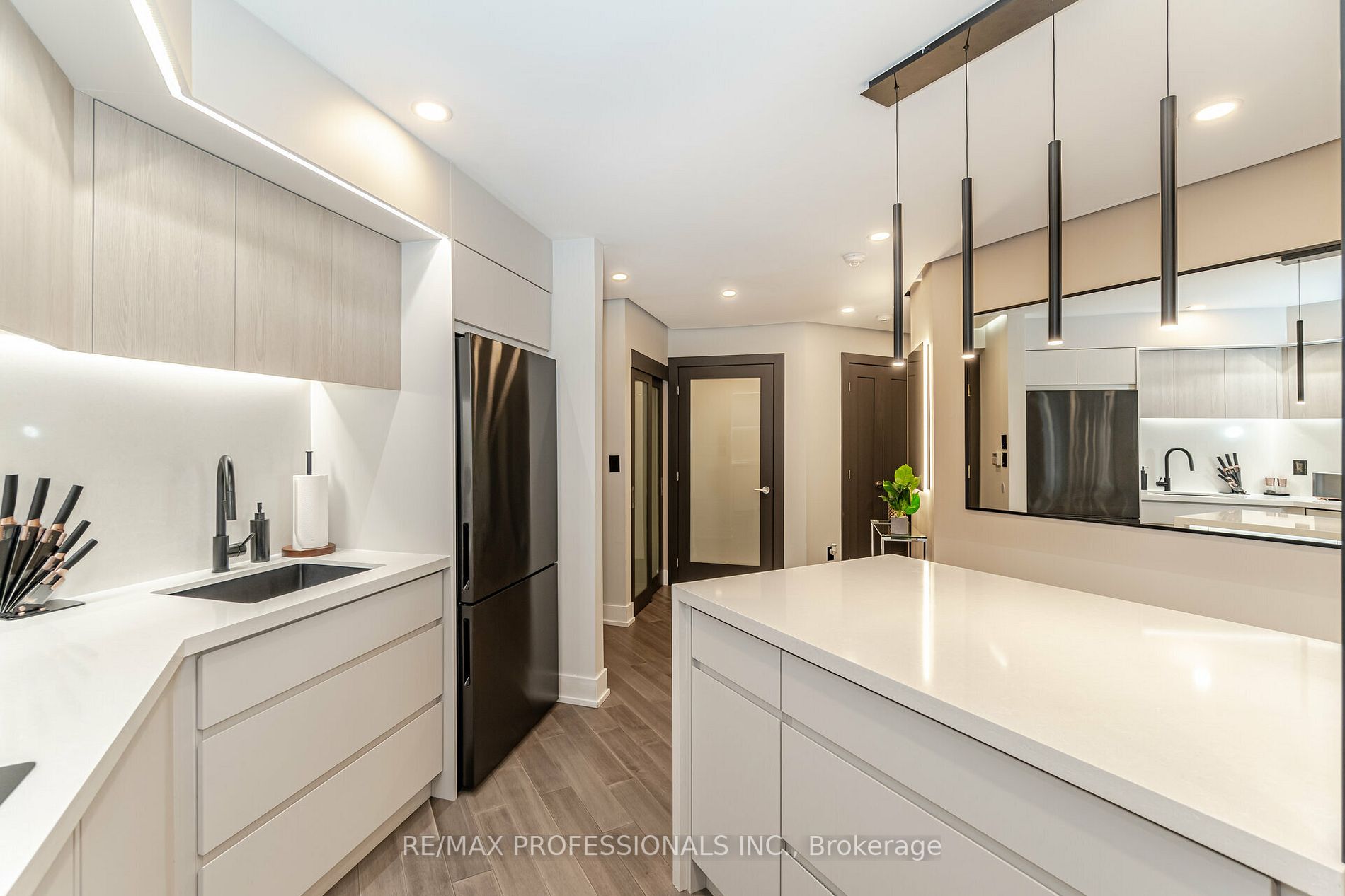 1 Palace Pier Crt, #1208