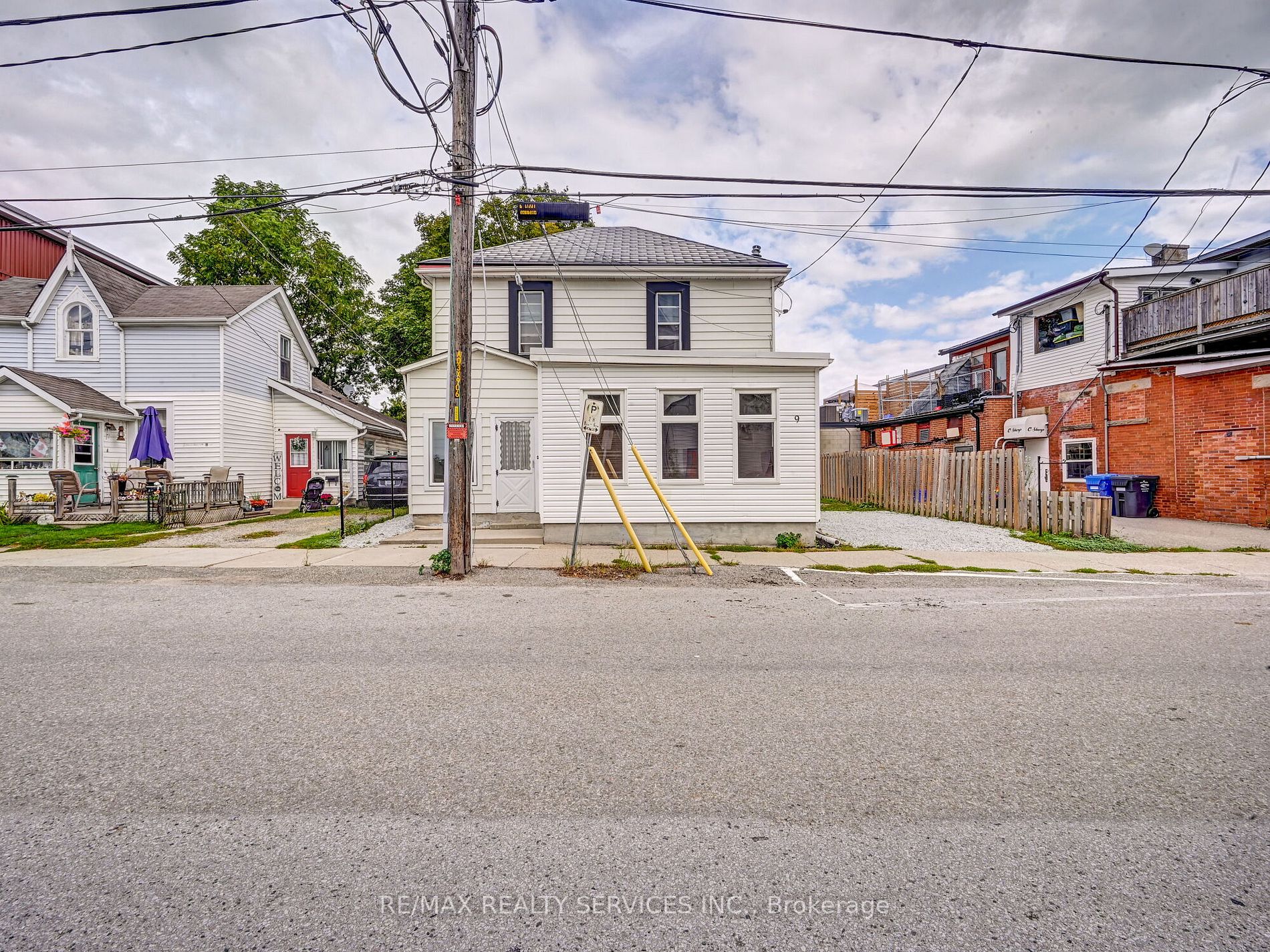 9 Willow St N