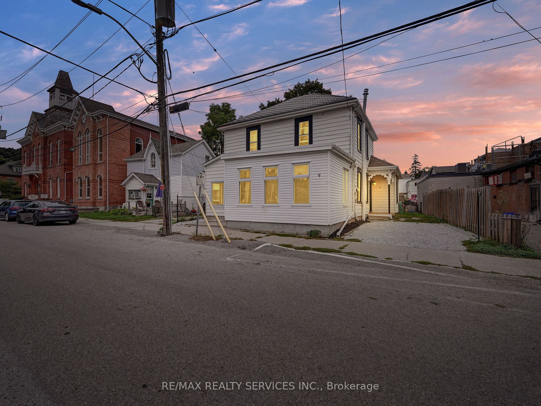 9 Willow St N