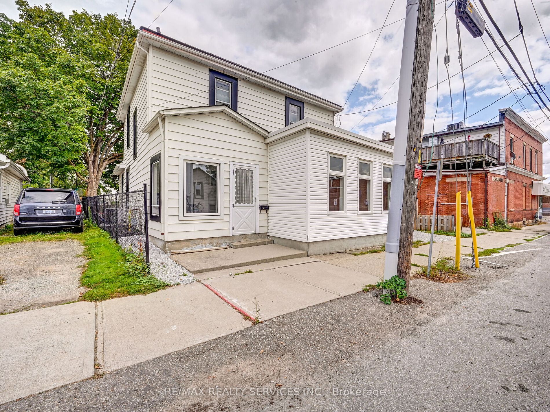 9 Willow St N
