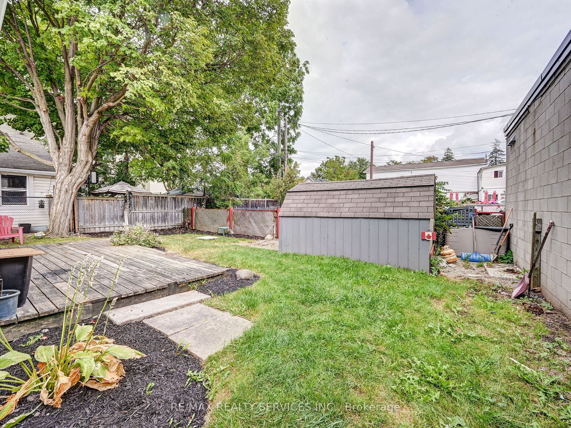 9 Willow St N