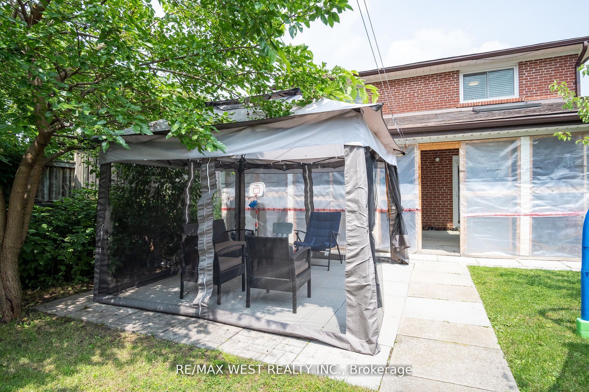 279 Maple Leaf Dr