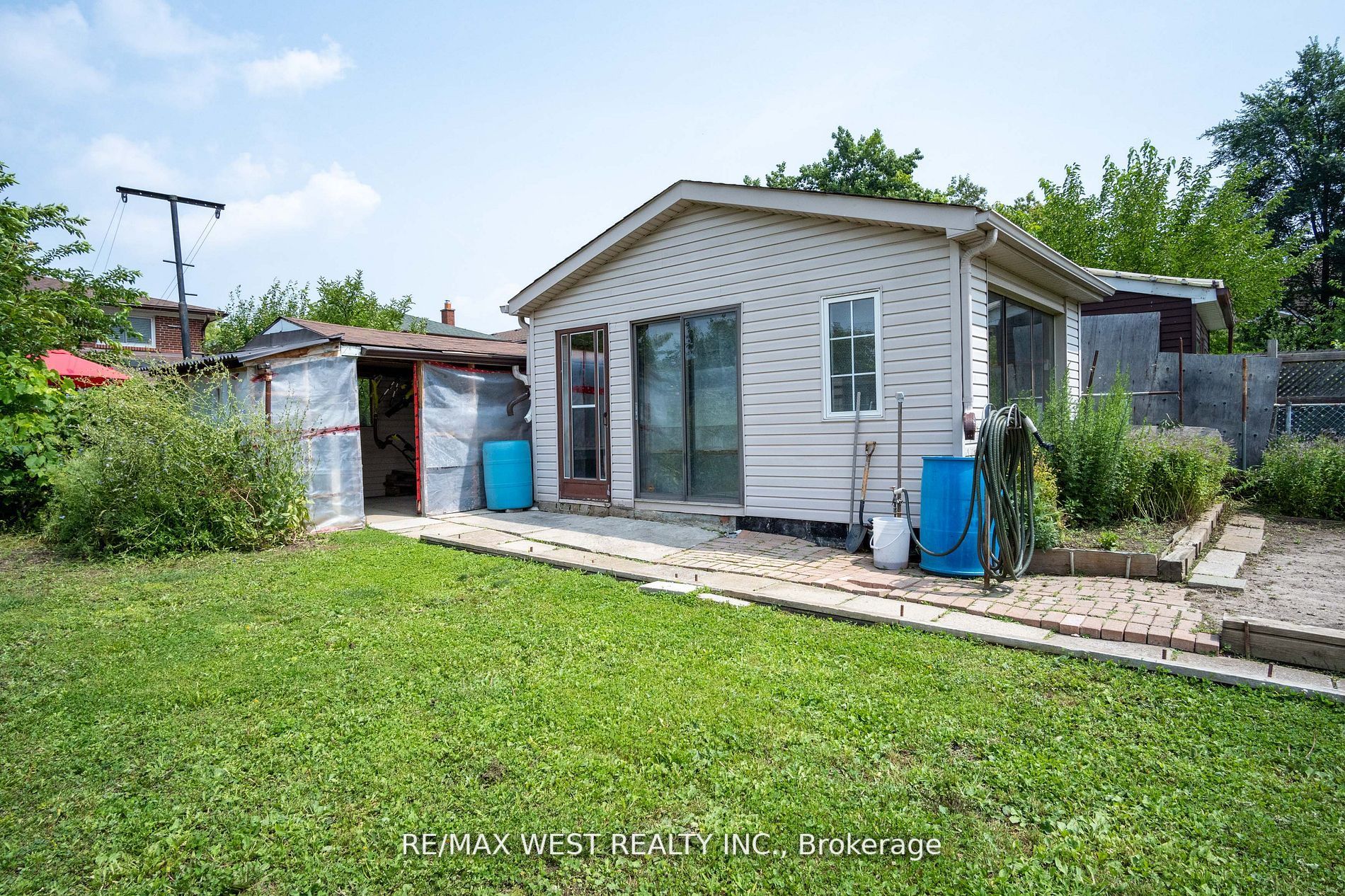 279 Maple Leaf Dr