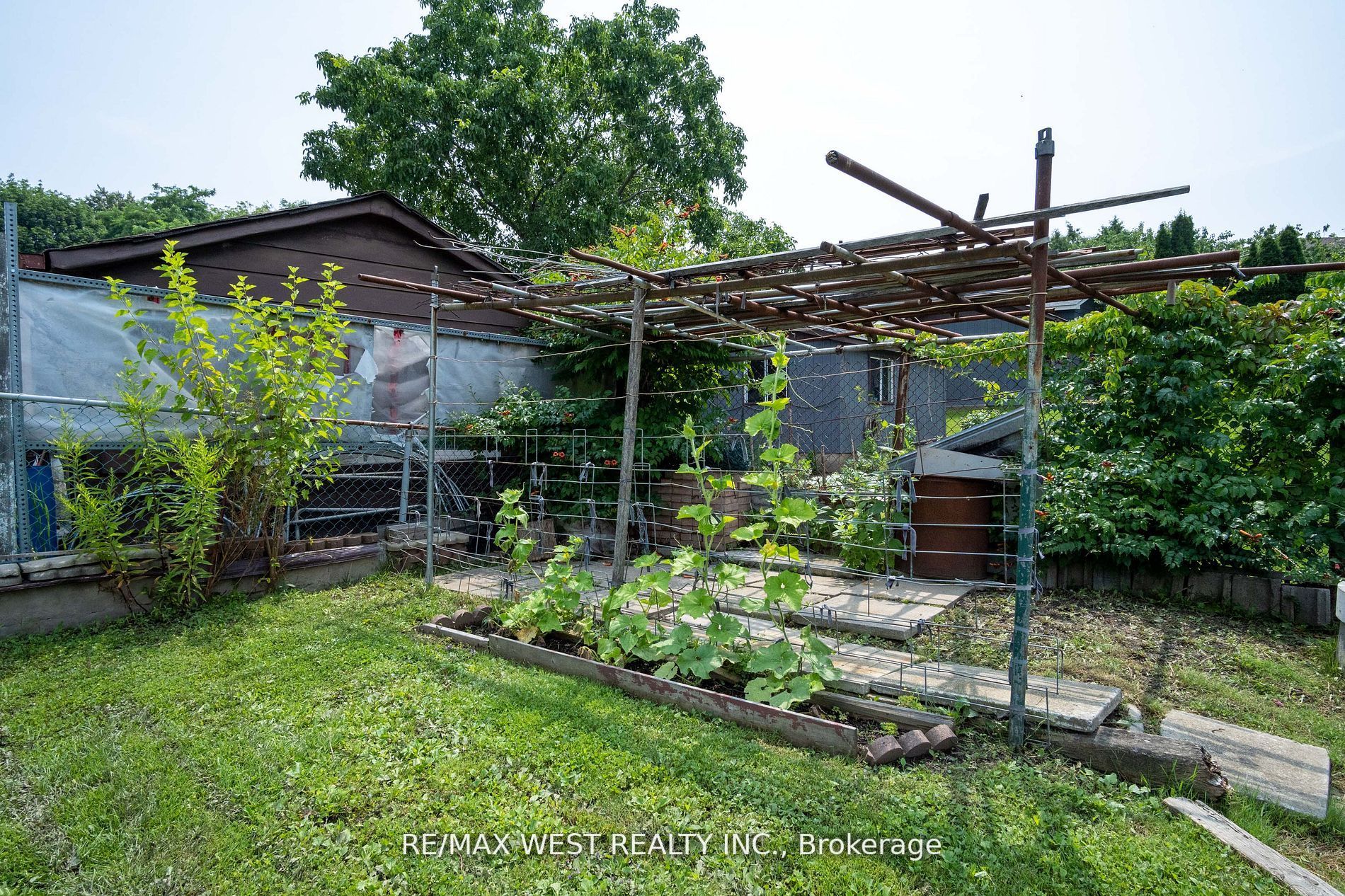 279 Maple Leaf Dr
