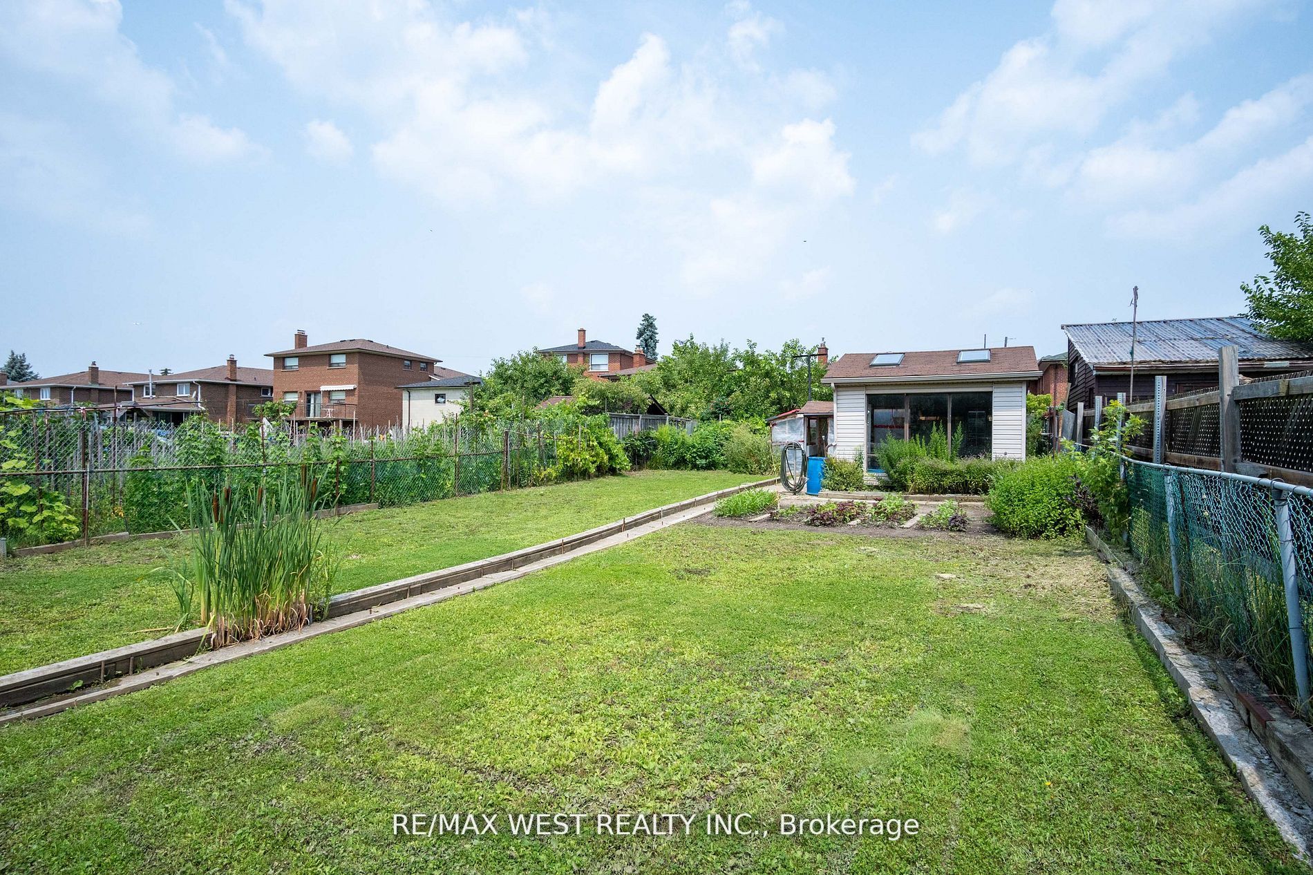 279 Maple Leaf Dr