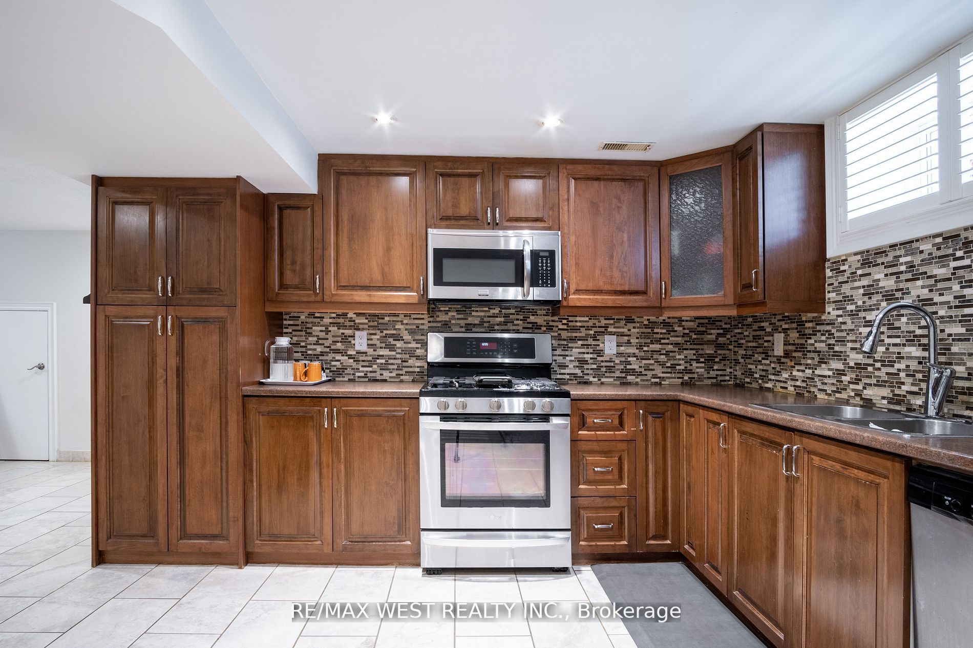 279 Maple Leaf Dr