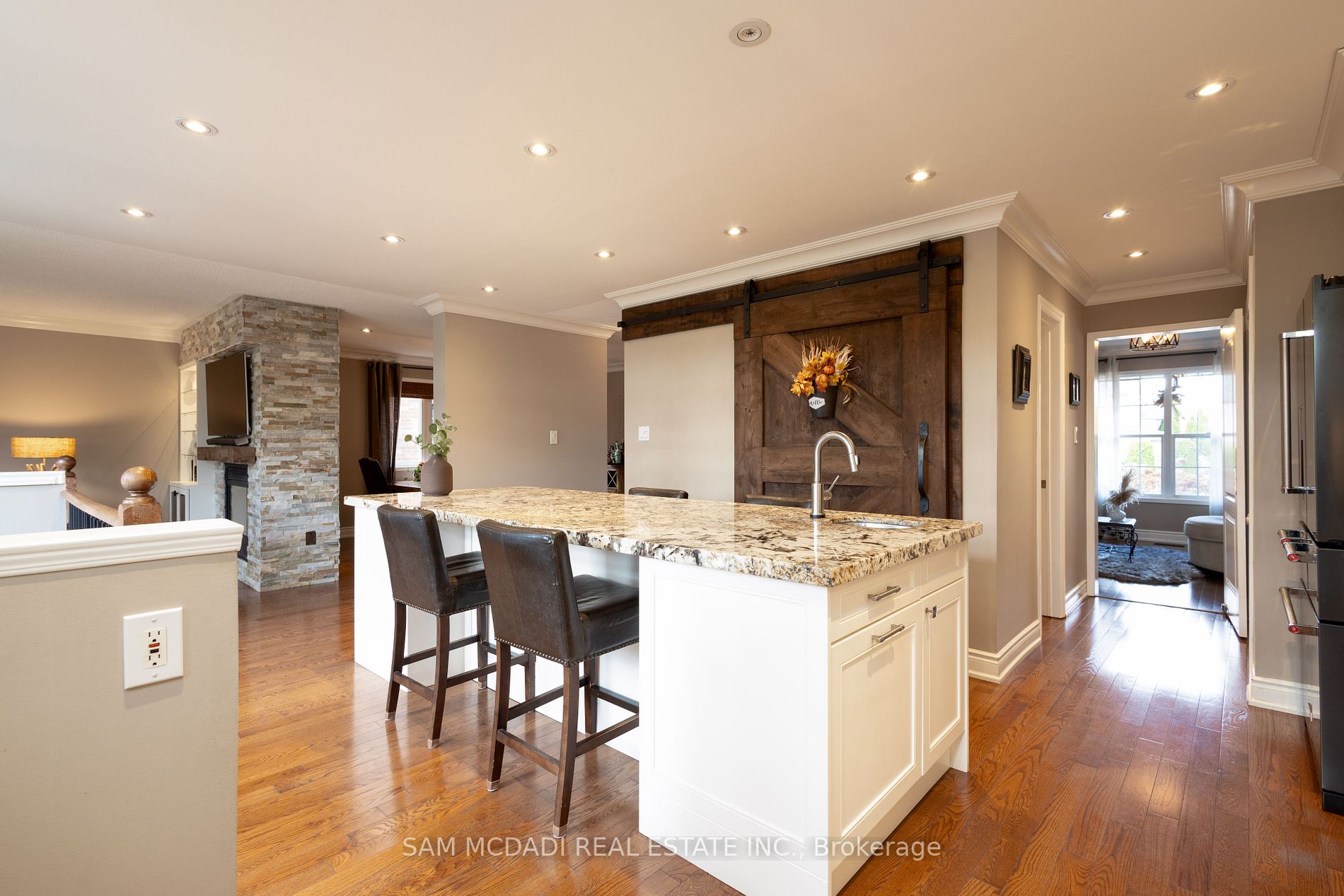 1770 Danthorpe Dr, (MLS® W7278076) See this detached house for