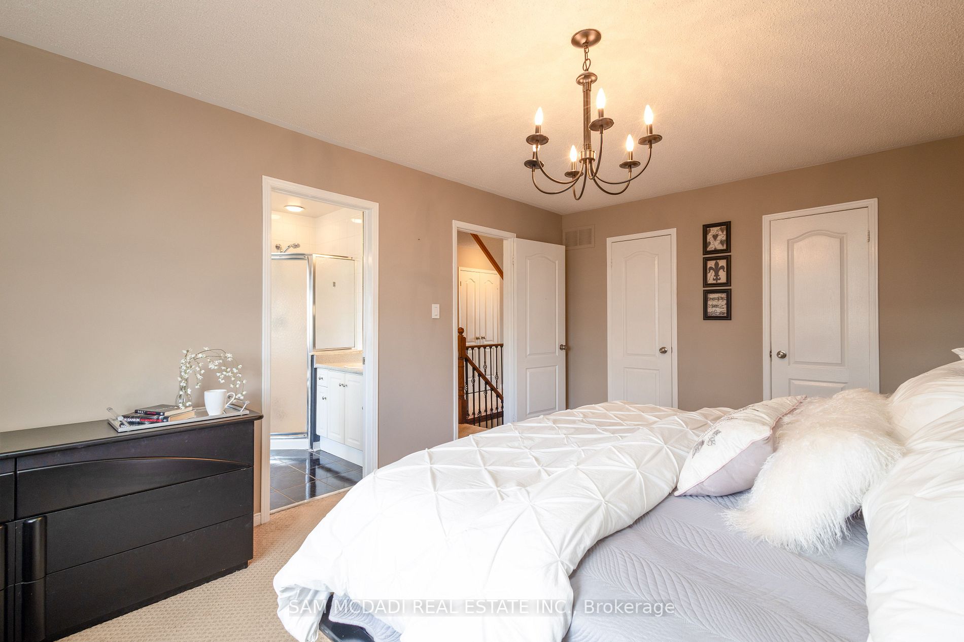 1770 Danthorpe Dr, (MLS® W7278076) See this detached house for