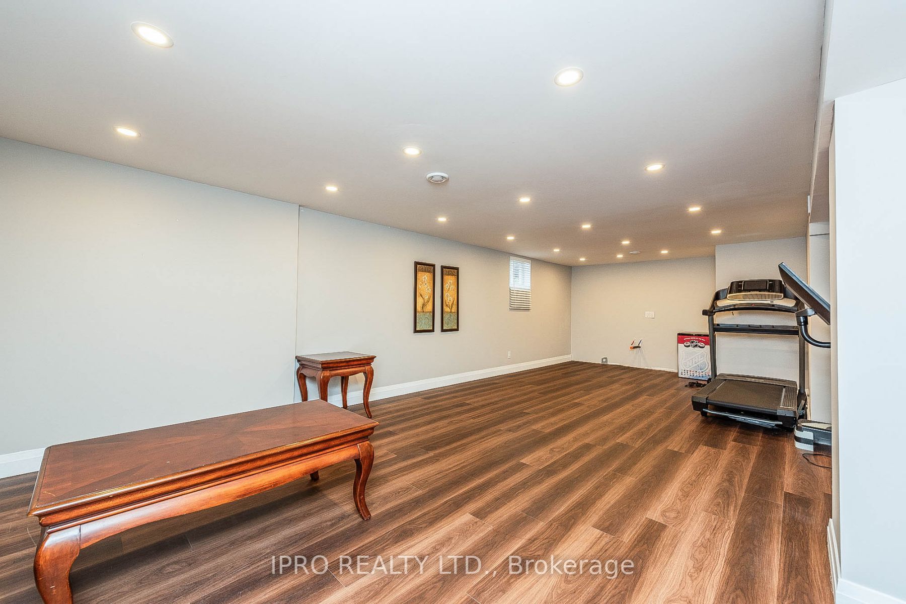 156 Main St S