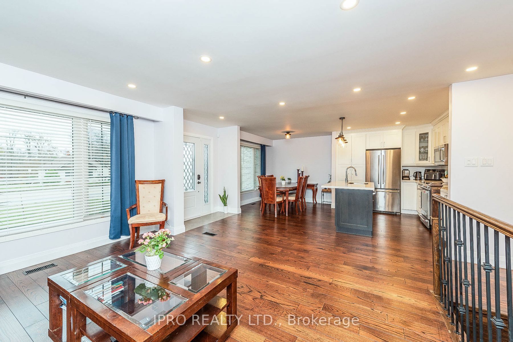 156 Main St S