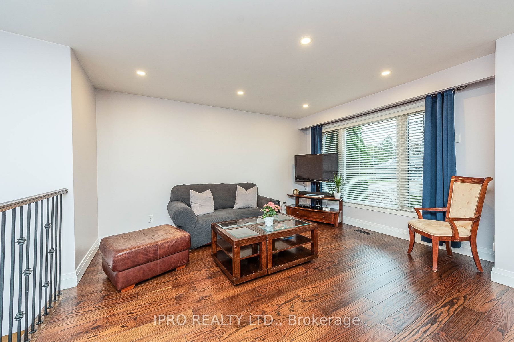 156 Main St S