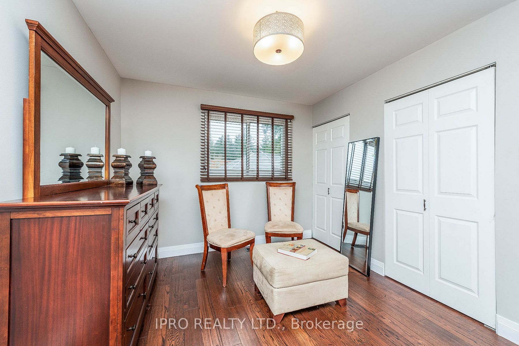 156 Main St S