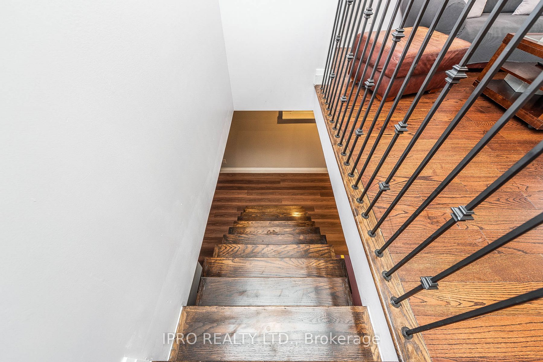 156 Main St S